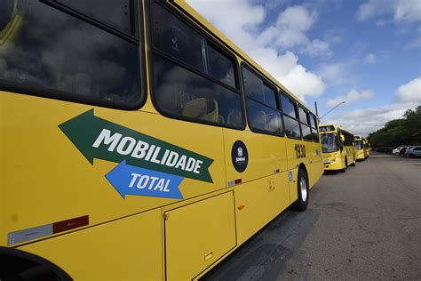 Prefeitura De Jundia Entrega Novos Nibus Para O Transporte