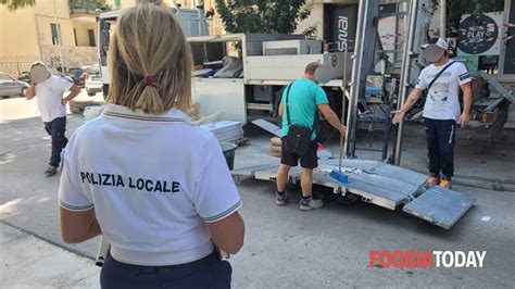 Tragedia Sfiorata A Foggia Crolla Piattaforma Montacarichi In Piazza Puglia