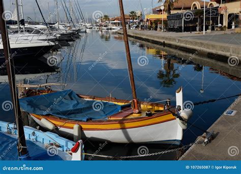 Wooden Fishing Boat With Sailing Rig Stock Image Image Of Wooden