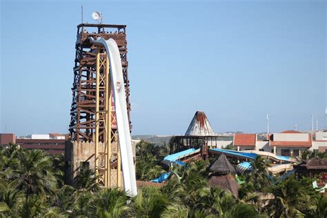 Dois dos melhores parques aquáticos do mundo estão a 300km de Brasília