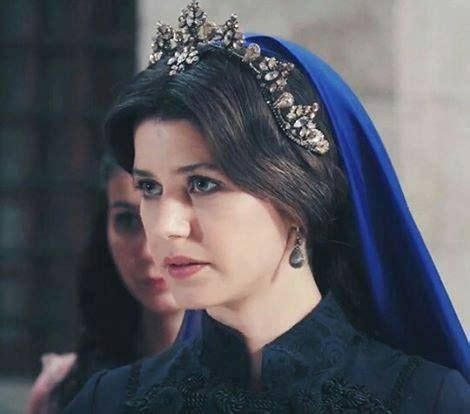 Beren Saat S Beauty Panosundaki Pin K Sa Modelleri G Zellik