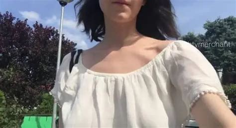 Embarrassed After Showing The Neighbors My Pussy Scrolller