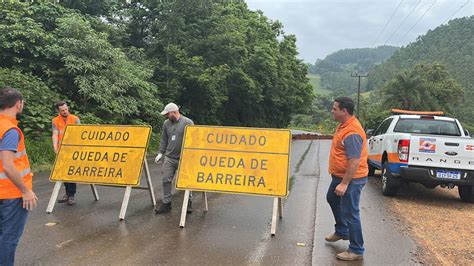 Defesa Civil Interdita Trecho Da Sc Por Risco De Deslizamento