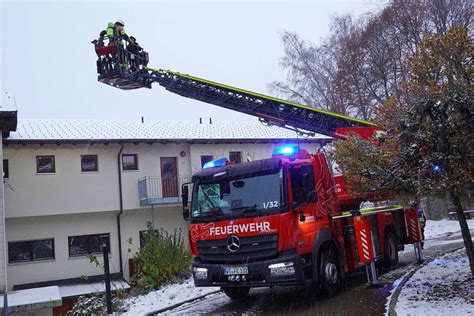 Schneetreiben Erschwerte Abschlussprobe Der Feuerwehr In G Rwihl