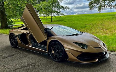 Hire Lamborghini Aventador SVJ Coupe at Royal Rentals