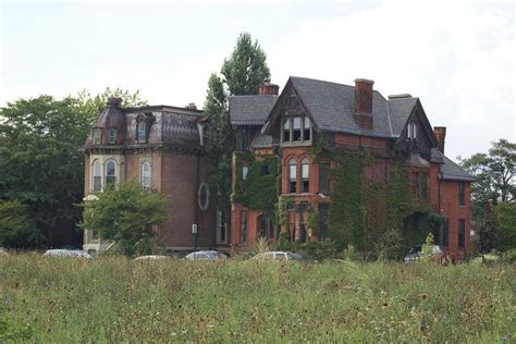 Detroit's Abandoned Mansions | Abandoned mansions, Abandoned houses, Abandoned churches