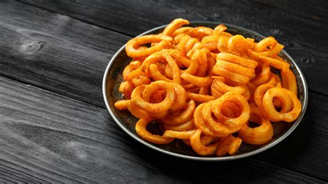 This Hack Allows You To Make Curly Fries Without A Spiralizer