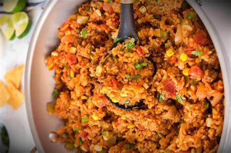 Arroz Con Carne Y Salsa De Tomate Exquisita