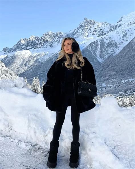 25 Chic Ski Outfits To Wear On The Slopes Winter Vacation Outfits Skiing Outfit Ski Trip Outfit