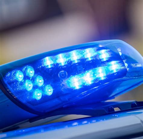 Flucht vor Polizei Auto überschlägt sich mehrfach WELT