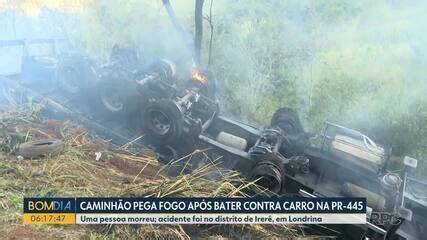 Caminh O Pega Fogo Ap S Bater Contra Carro Na Pr Em Irer Uma