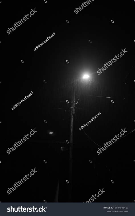 Street Light Night Rain Stock Photo 2034503417 | Shutterstock