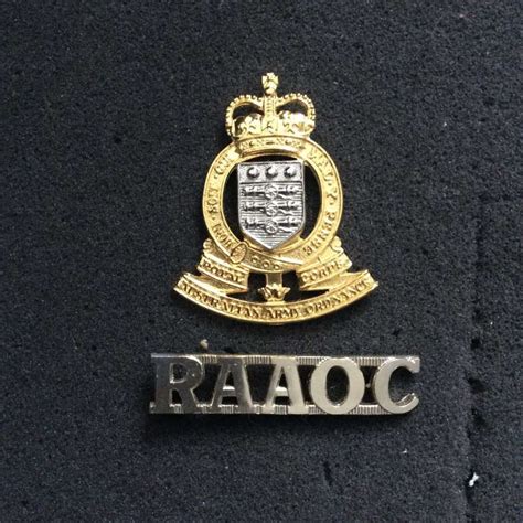 Royal Australian Army Ordnance Corps Cap Badge And Shoulder Title