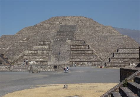 Pirámide De La Luna De Teotihuacán