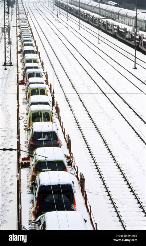 Güterzug neue Wagen Transport Schnee Kutschen gute Wagen Gleis