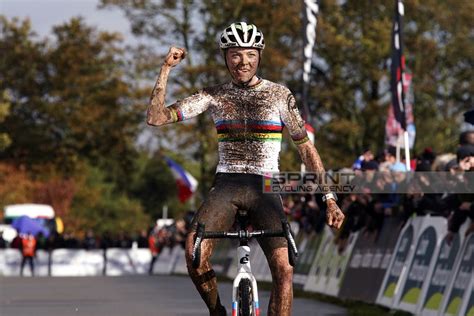 Europei Ciclocross Sara Casasola Conquista Il Bronzo Oro A Fem Van Empel