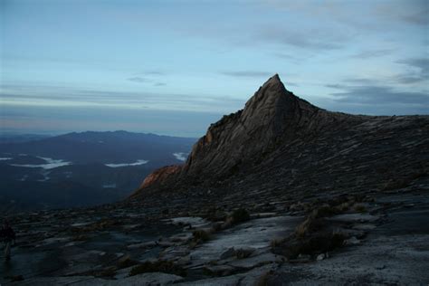 Climbing Mt Kinabalu: Dawn at Mt Kinabalu Summit 7.5km to 8.0km (2)