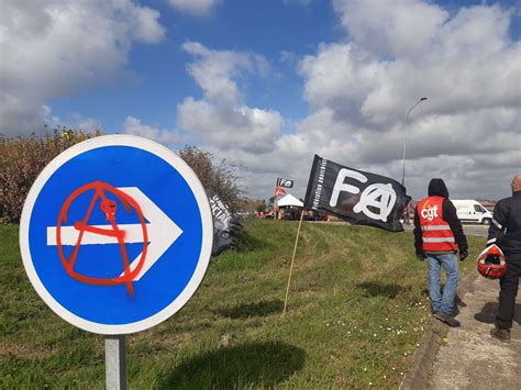 Jeudi Avril D S H Blocage Du Rond Point De Lescargot Laon