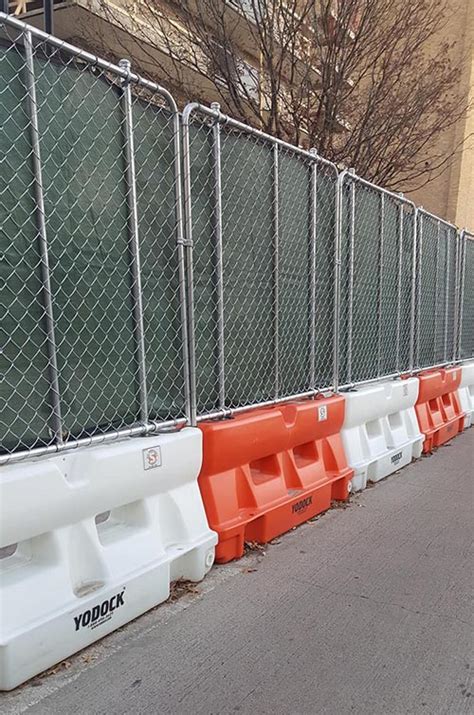 Yodock Plastic Jersey Barrier With Chain Link Fence Topper