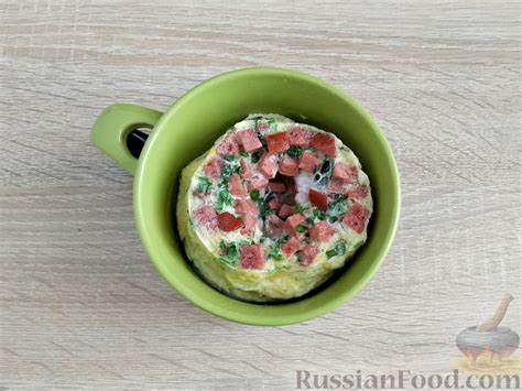 Рецепт: Омлет с колбасой и петрушкой (в микроволновке) на RussianFood.com