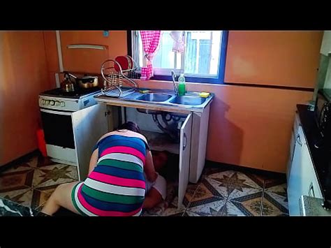 A Horny Woman Seduces The Plumber XNXX