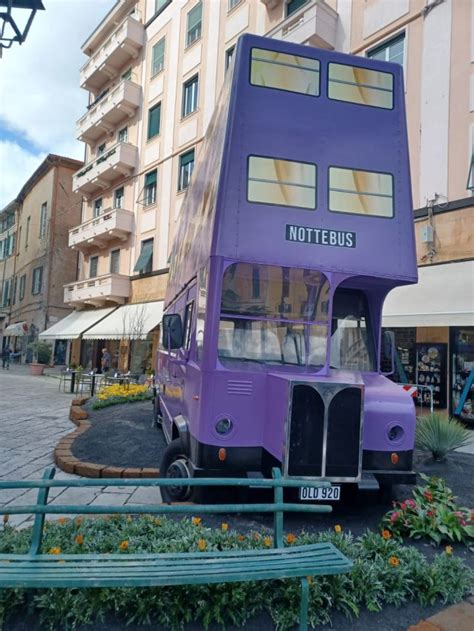 A Fior D Albenga Il Treno Di Harry Potter E Il Nottebus Tra Fiori