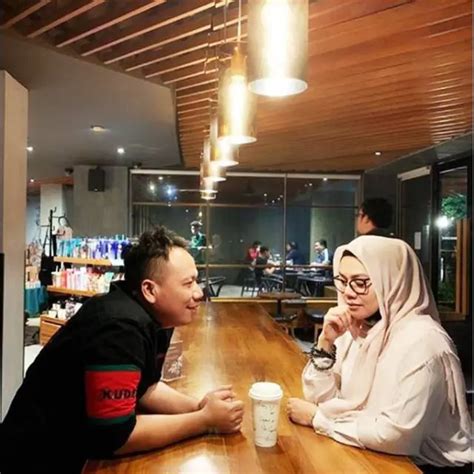 Vicky Prasetyo Dan Sarita Abdul Mukti Unggah Foto Bersama Warganet