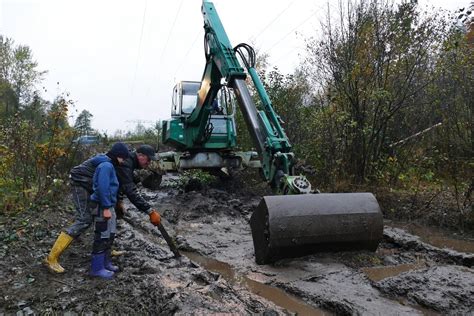 Mit dem Schreitbagger ins Schlammloch Der Rückbau der Strecke von