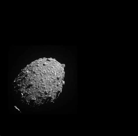 Космічний корабель NASA протаранив астероїд – фото