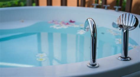 How Much Water Does A Bathtub Hold Size Safety Of Bathtubs