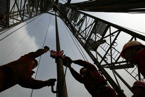 China grabs the chance to boost its oil reserves