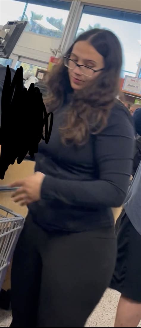 Nerdy Thick Latina Milf At Supermarket Spandex Leggings Yoga Pants Forum
