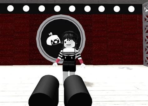 I made a Mime & Dash cosplay in roblox! Tell me how good I did! (there ...