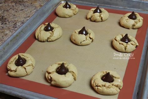 Doodlecraft: Peanut Butter KISSES® Cookies!