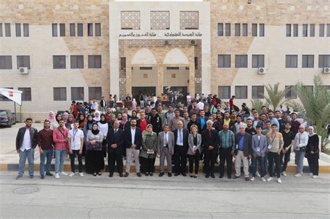 عميد كلية الهندسة التكنولوجية يلتقي الطلبة المستجدين