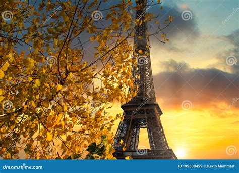 Torre Eiffel Al Atardecer En Par S Francia Imagen De Archivo Imagen