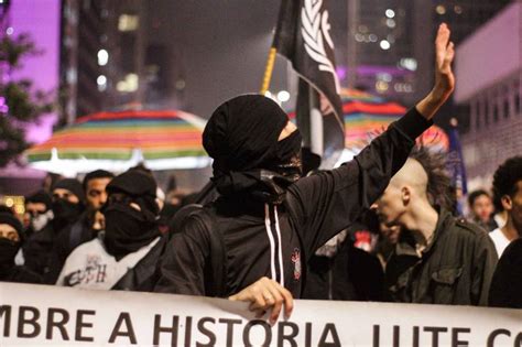 Uso De Máscaras Em Manifestações Está Oficialmente Proibido Em São Paulo Metro World News Brasil