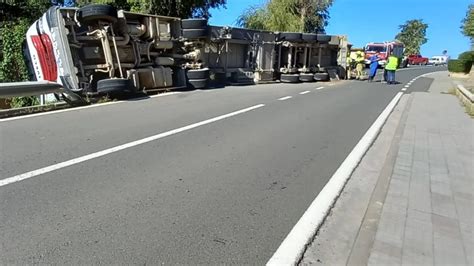 Aparatoso Accidente De Un Cami N De Transporte De Ganado En Benabarre