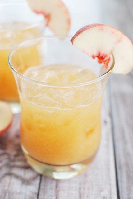 20 Easy Peach Cocktails Recipes For Alcoholic Peach Drinks—