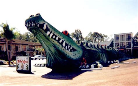 The World S Largest Roadside Attractions Roadside Attractions Roadside Worlds Largest