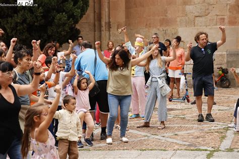 La Compañía Titiriteros De Binéfar Divierte A Los Más Pequeños En El