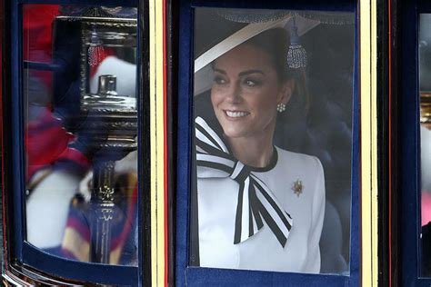 Kate Middleton Gli Orecchini Di Perle Al Trooping The Colour Il