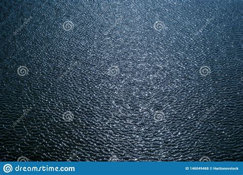 Fondo Superficie Brillante Del Agua Con Las Ondas Y La Reflexi N Del