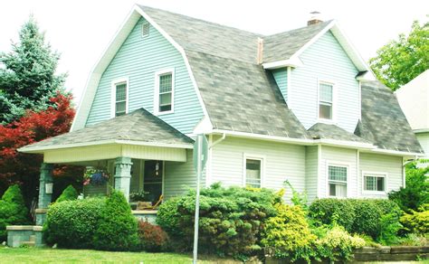 File:Dutch Colonial Revival Bungalow in Marysville Ohio.jpg - Wikimedia Commons