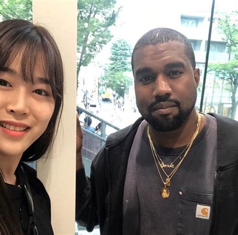 Teamkanyedaily On Twitter Kanye With Fans In Japan Today 😀🇯🇵