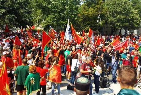 Poruka sa protesta na Cetinju Nećemo dozvoliti utapanje u srpski svet