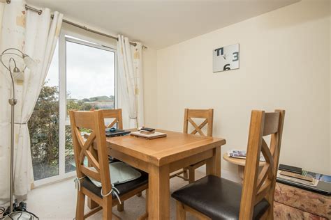 Martin And Co Falmouth 2 Bedroom Flat For Sale In Trelawny House Bar