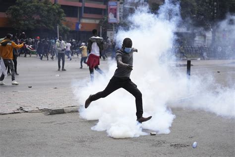 Impuestos Se Est Liando Parda En Kenia Manifestantes Queman El