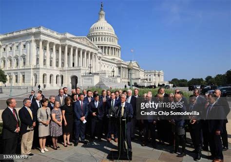 Brad Wenstrup Photos and Premium High Res Pictures - Getty Images