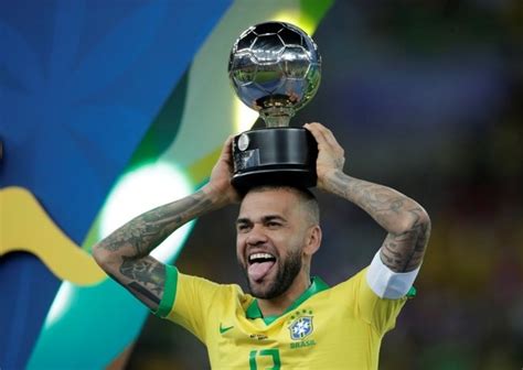 Daniel Alves Multicampe O Chega A T Tulos O Ouro Em T Quio